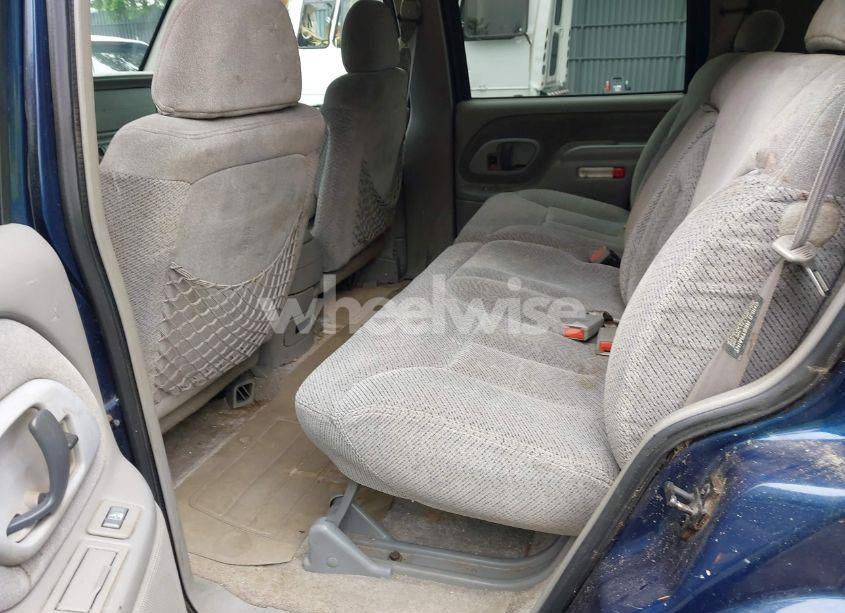 Photo 8 of 1998 Chevrolet Tahoe LS (VIN 1GNEK13R6WJ307523)