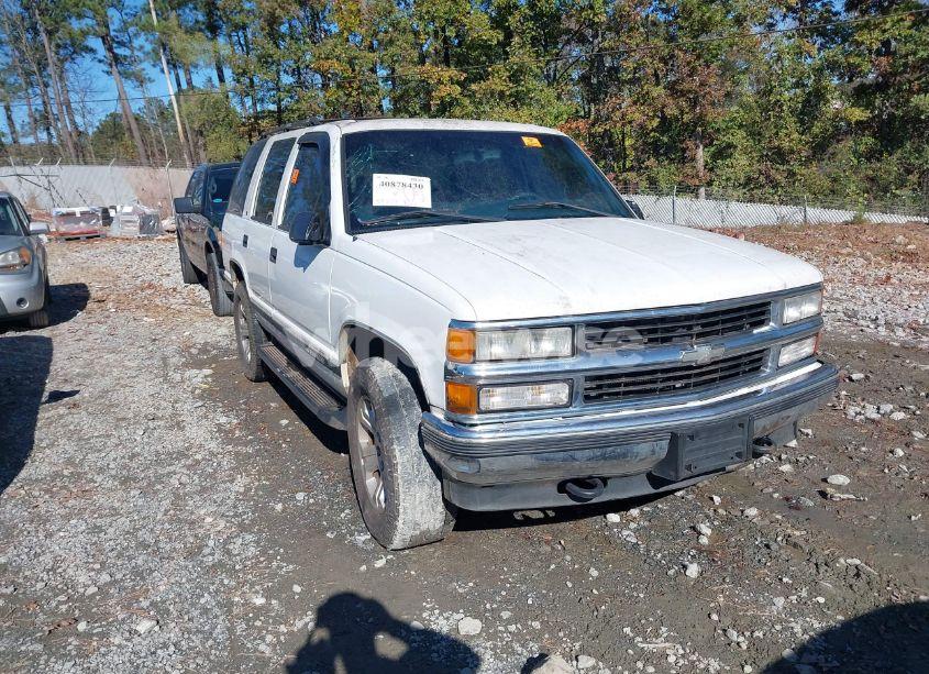 1999 Chevrolet Tahoe LS (VIN 1GNEK13R6XJ574579) main photo