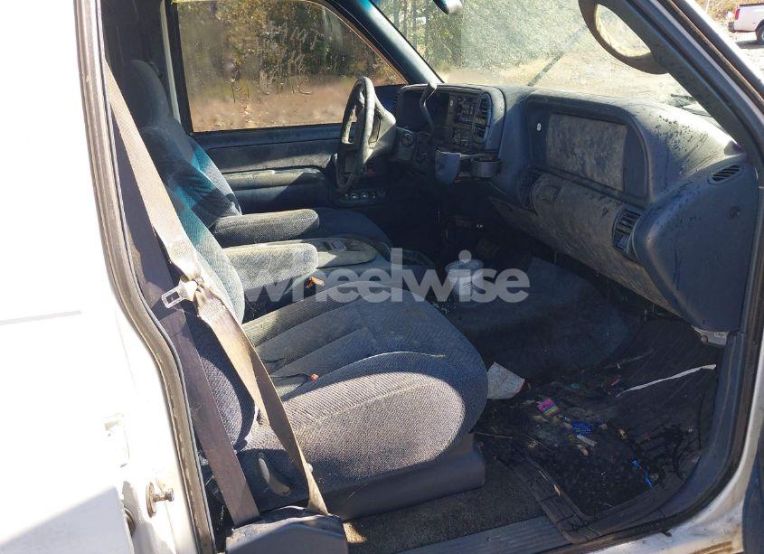 Photo 5 of 1999 Chevrolet Tahoe LS (VIN 1GNEK13R6XJ574579)