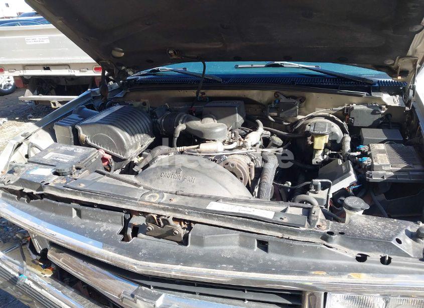 Photo 10 of 1998 Chevrolet Tahoe LS (VIN 1GNEK13R7WJ367763)