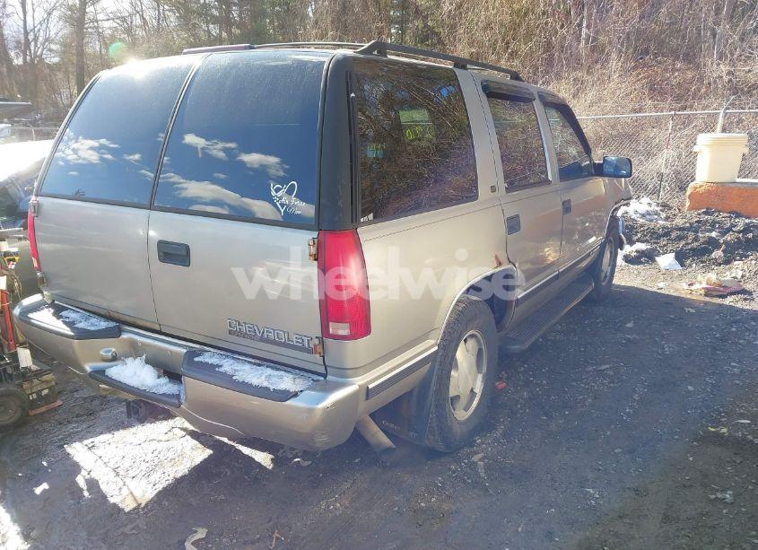 Photo 4 of 1998 Chevrolet Tahoe LS (VIN 1GNEK13R7WJ367763)