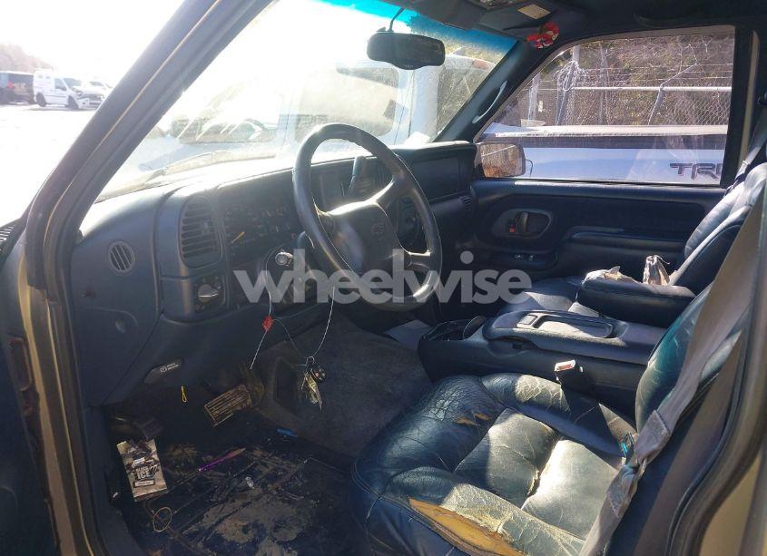 Photo 5 of 1998 Chevrolet Tahoe LS (VIN 1GNEK13R7WJ367763)