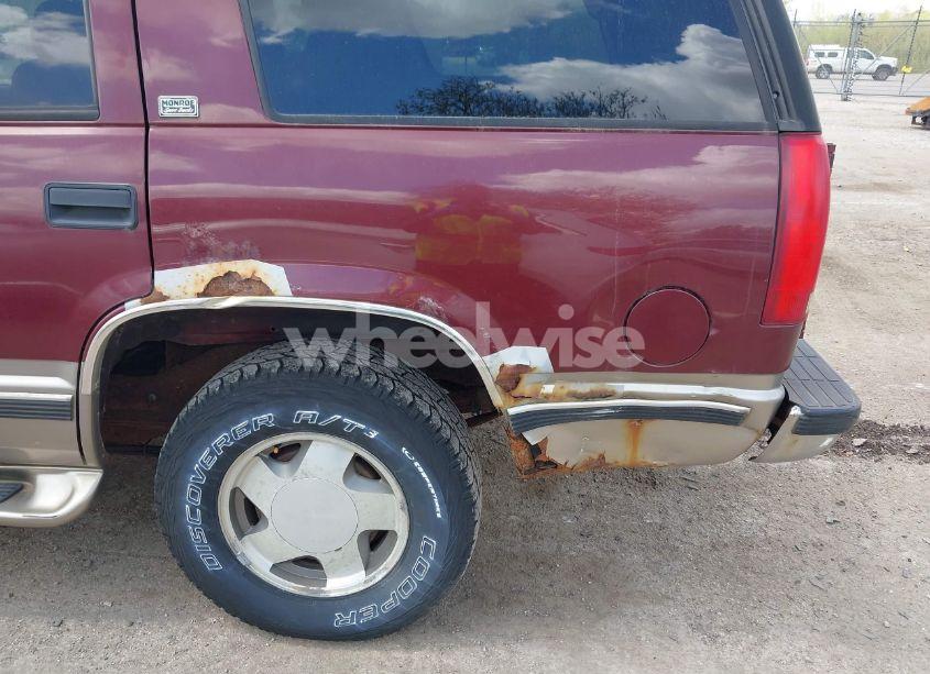 Photo 6 of 1999 Chevrolet Tahoe LS (VIN 1GNEK13R7XJ444925)