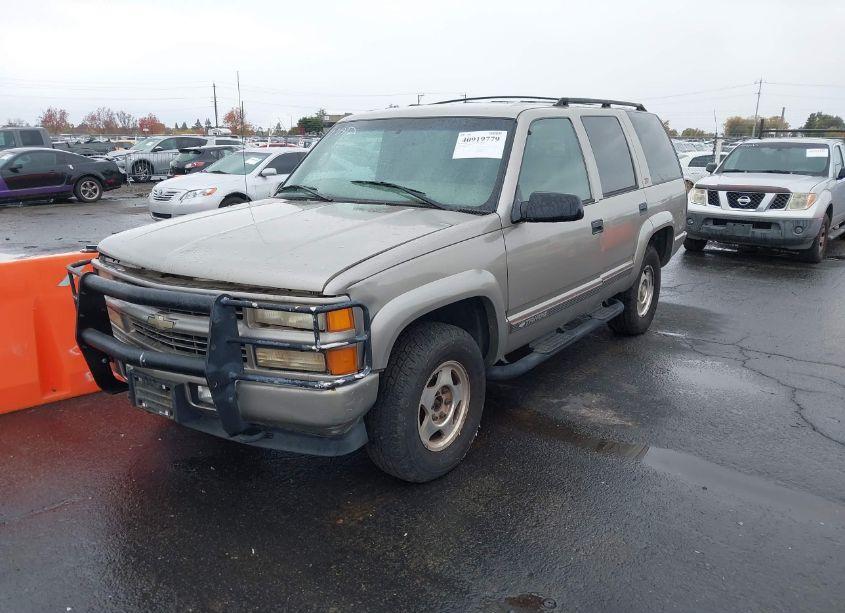 Photo 2 of 2000 Chevrolet Tahoe Z71 (VIN 1GNEK13R7YR107349)