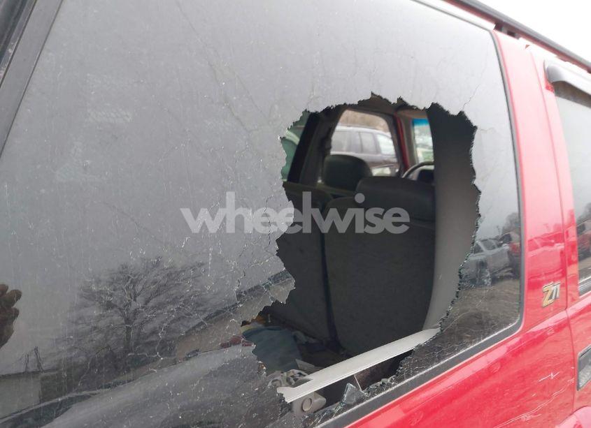 Photo 15 of 2000 Chevrolet Tahoe Z71 (VIN 1GNEK13R7YR141985)