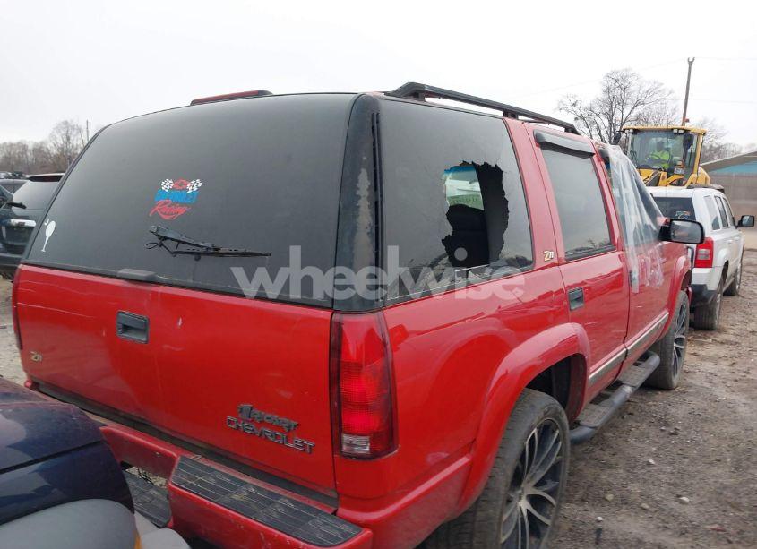 Photo 4 of 2000 Chevrolet Tahoe Z71 (VIN 1GNEK13R7YR141985)