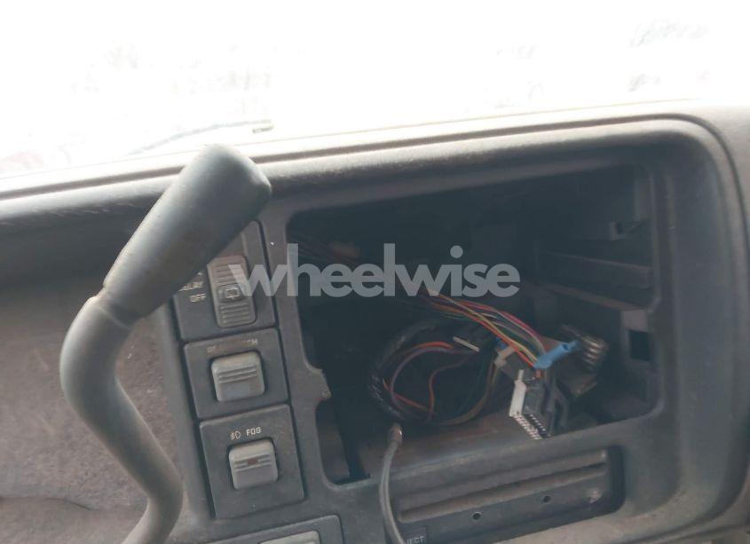 Photo 6 of 2000 Chevrolet Tahoe Z71 (VIN 1GNEK13R7YR141985)