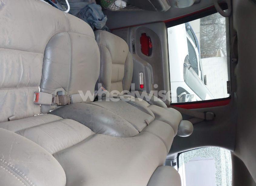 Photo 8 of 2000 Chevrolet Tahoe Z71 (VIN 1GNEK13R7YR141985)