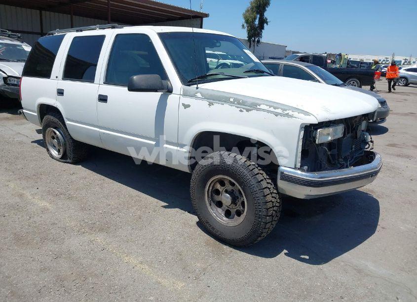 1996 Chevrolet Tahoe K1500 (VIN 1GNEK13R9TJ357134) main photo
