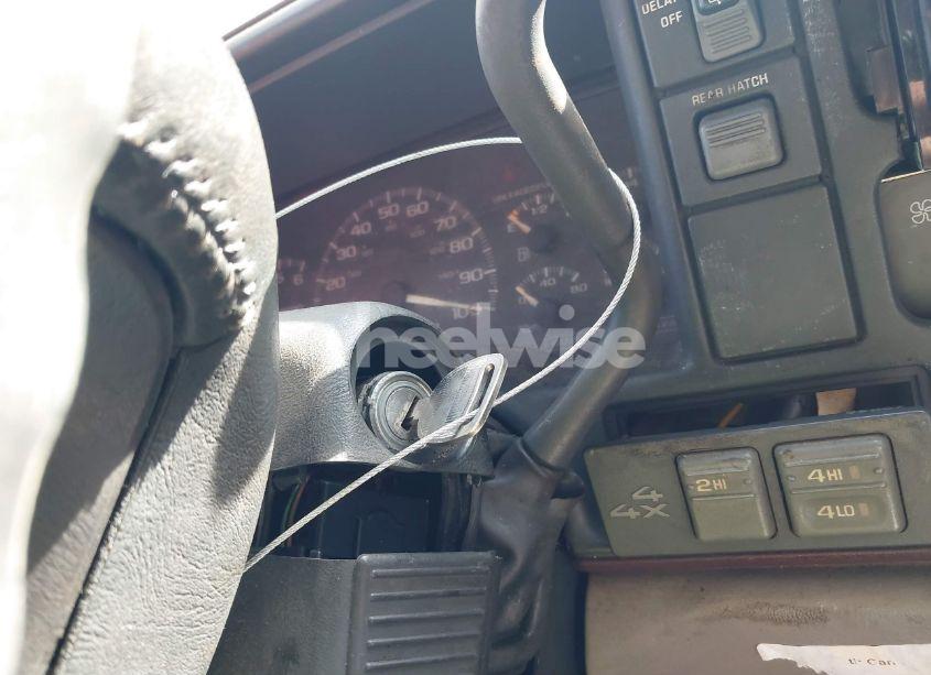 Photo 11 of 1997 Chevrolet Tahoe LS (VIN 1GNEK13R9VJ428657)