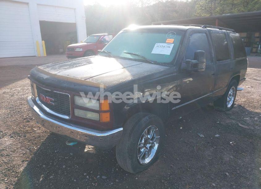 Photo 2 of 1997 Chevrolet Tahoe LS (VIN 1GNEK13R9VJ428657)