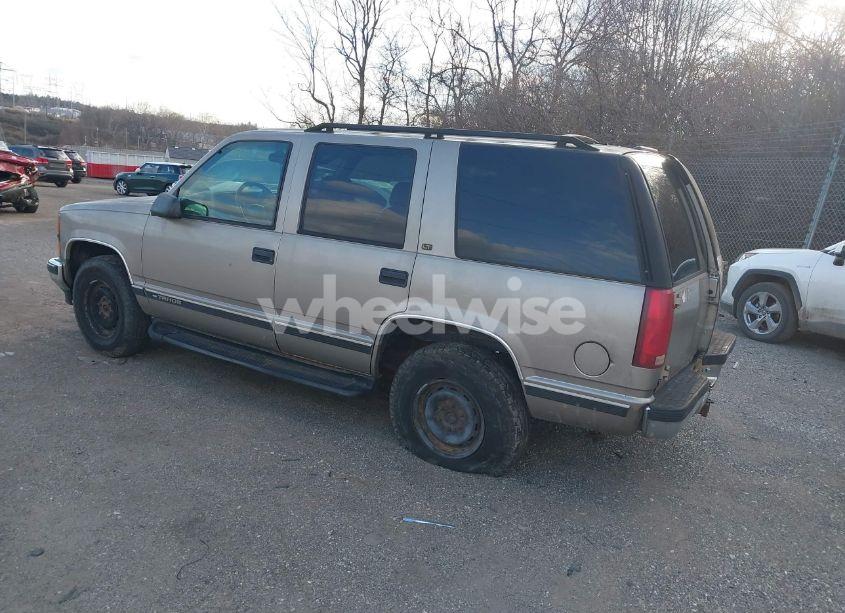 Photo 3 of 1999 Chevrolet Tahoe LS (VIN 1GNEK13R9XJ305573)