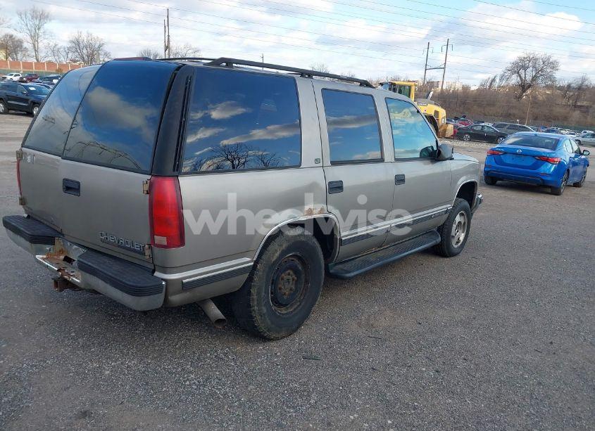 Photo 4 of 1999 Chevrolet Tahoe LS (VIN 1GNEK13R9XJ305573)