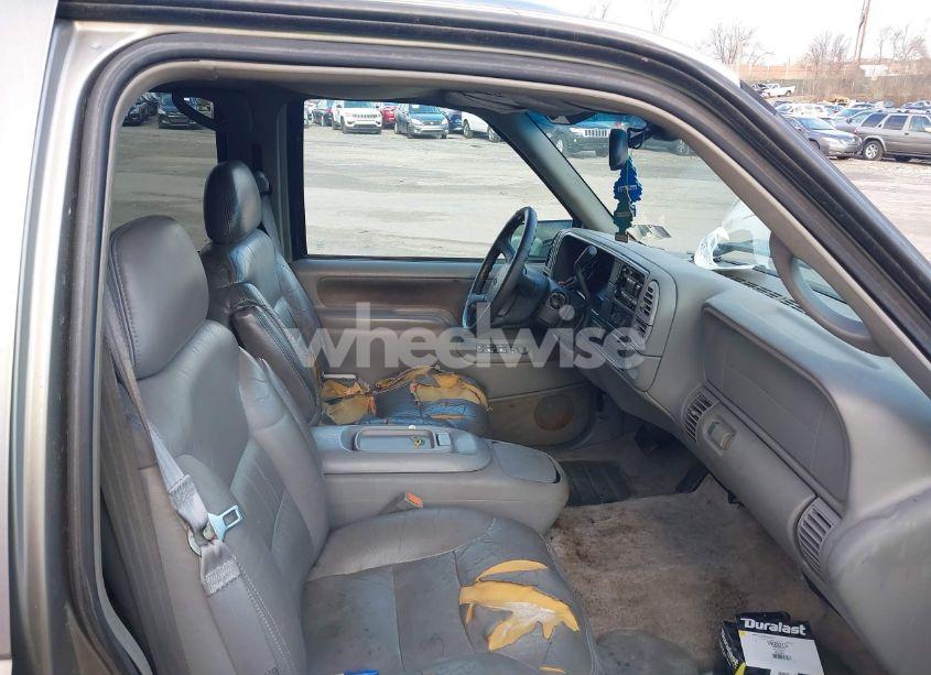 Photo 5 of 1999 Chevrolet Tahoe LS (VIN 1GNEK13R9XJ305573)