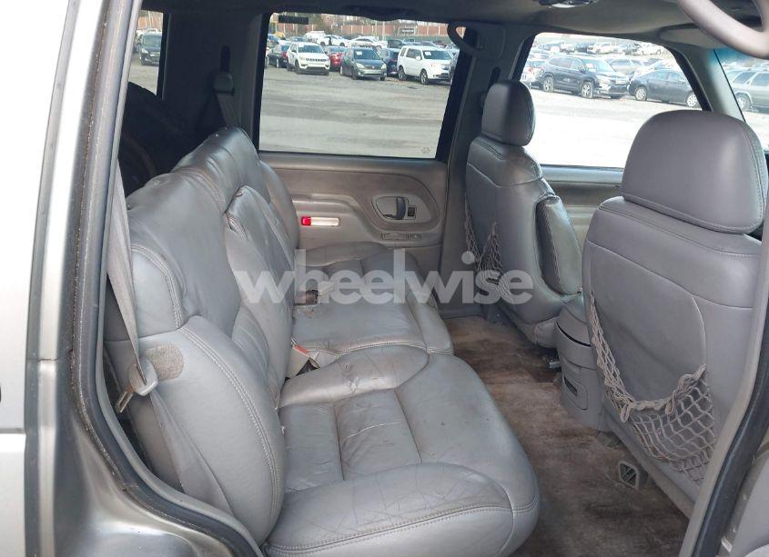 Photo 8 of 1999 Chevrolet Tahoe LS (VIN 1GNEK13R9XJ305573)