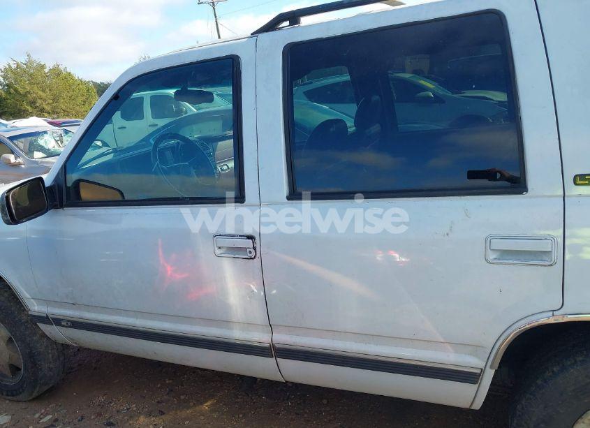 Photo 14 of 1999 Chevrolet Tahoe LS (VIN 1GNEK13R9XJ407455)