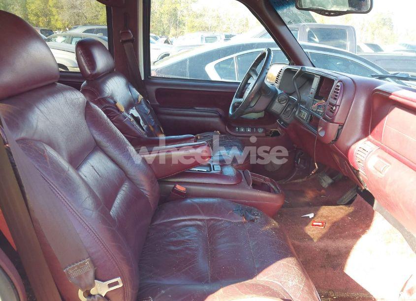 Photo 5 of 1999 Chevrolet Tahoe LS (VIN 1GNEK13R9XJ407455)