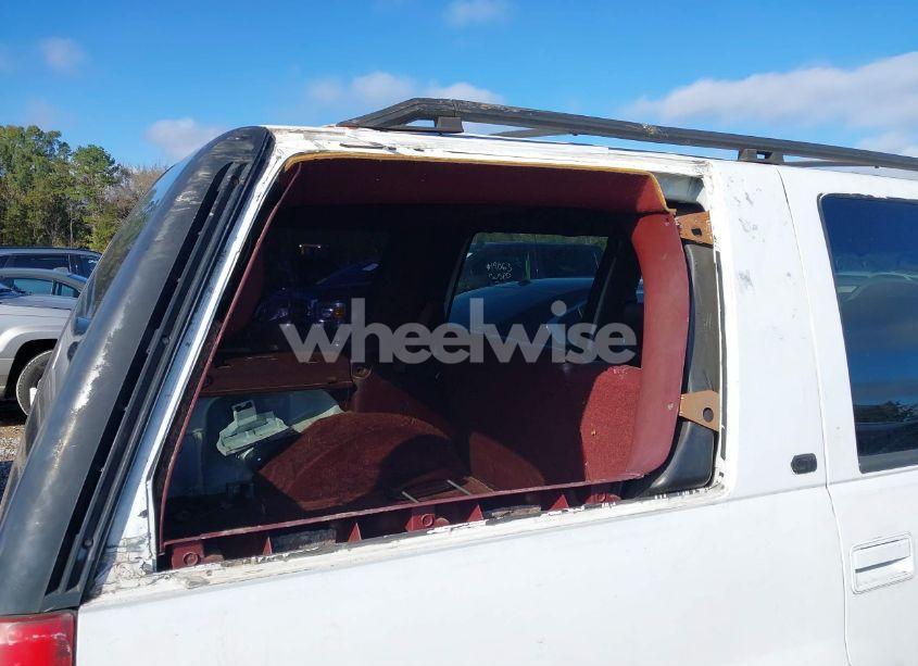 Photo 6 of 1999 Chevrolet Tahoe LS (VIN 1GNEK13R9XJ407455)