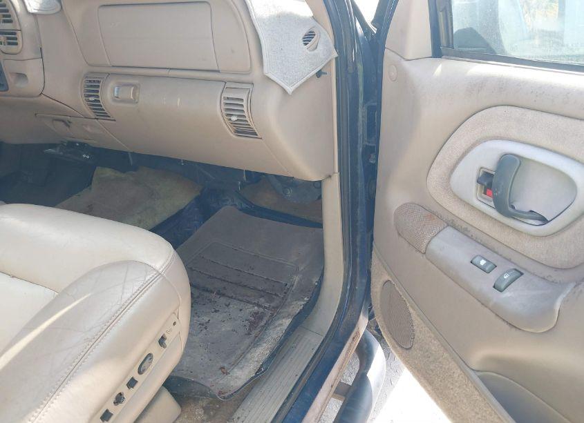 Photo 5 of 2000 Chevrolet Tahoe Z71 (VIN 1GNEK13R9YR193120)