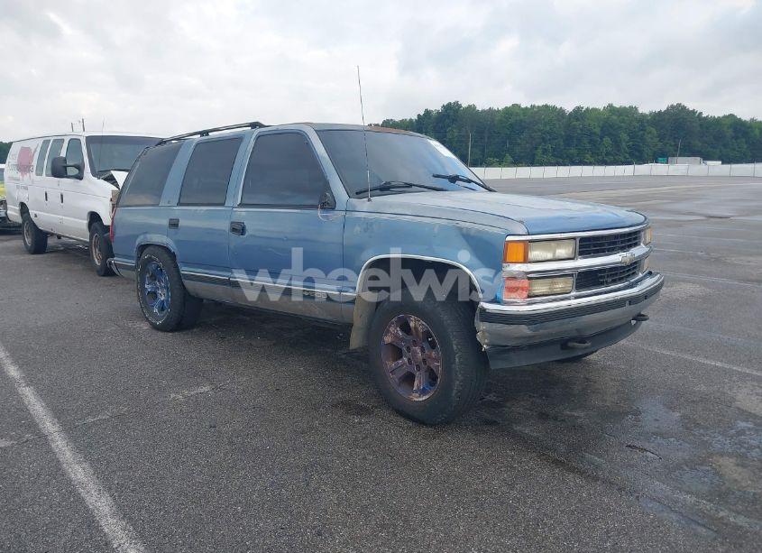 1996 Chevrolet Tahoe K1500 (VIN 1GNEK13RXTJ303244) main photo