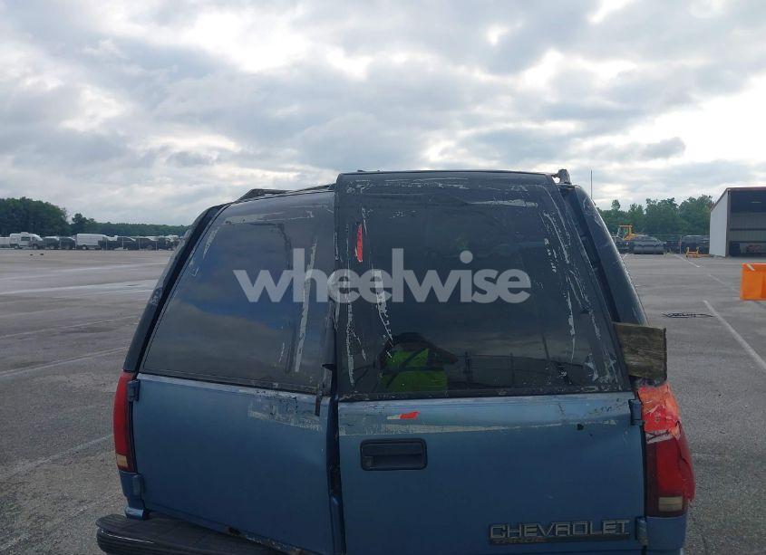 Photo 6 of 1996 Chevrolet Tahoe K1500 (VIN 1GNEK13RXTJ303244)