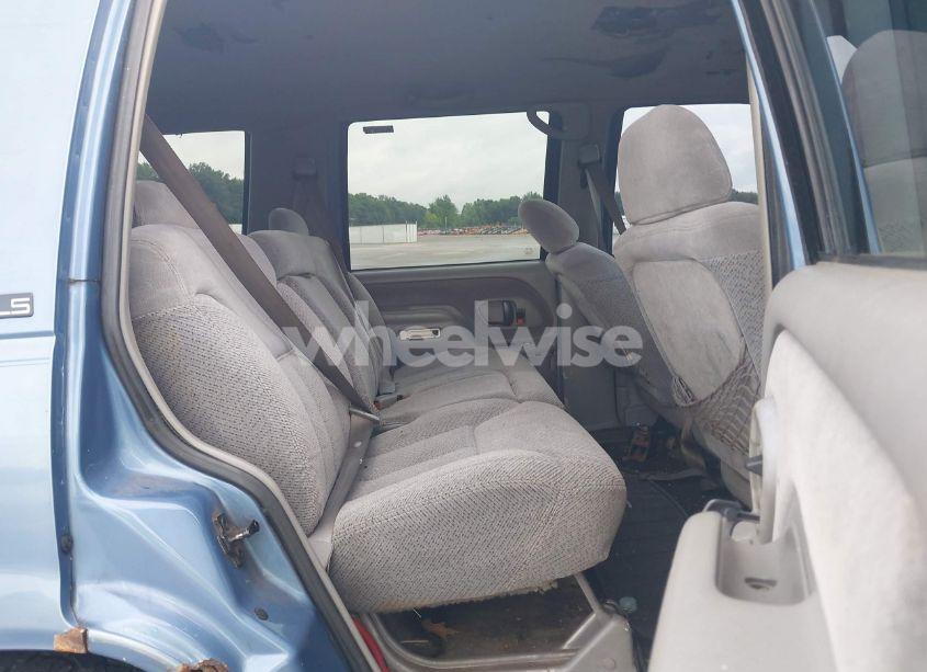 Photo 8 of 1996 Chevrolet Tahoe K1500 (VIN 1GNEK13RXTJ303244)