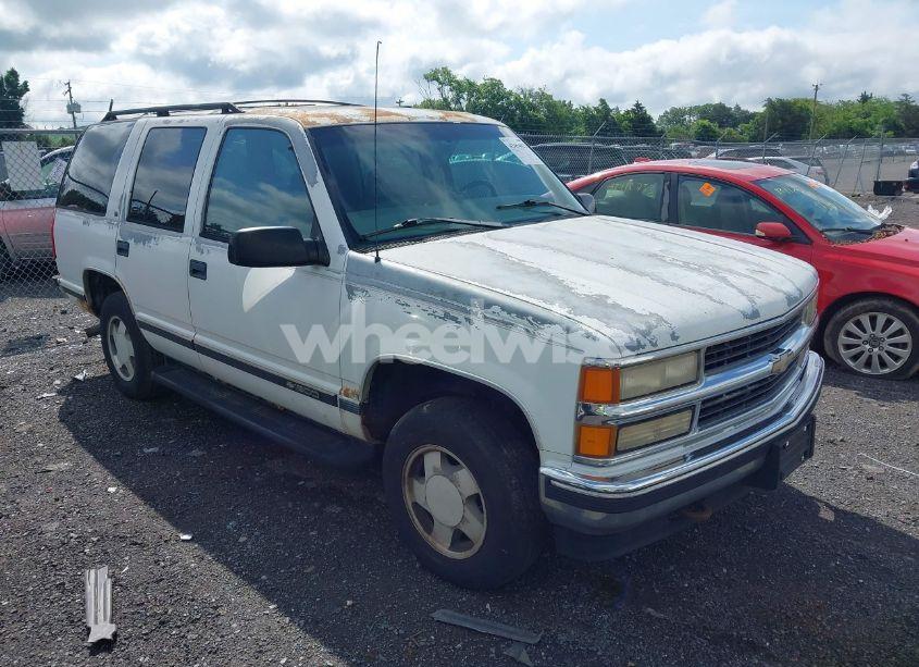 1997 Chevrolet Tahoe LS (VIN 1GNEK13RXVJ333220) main photo
