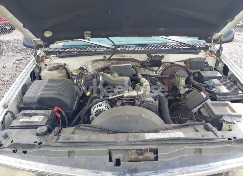 Photo 10 of 1997 Chevrolet Tahoe LS (VIN 1GNEK13RXVJ333220)