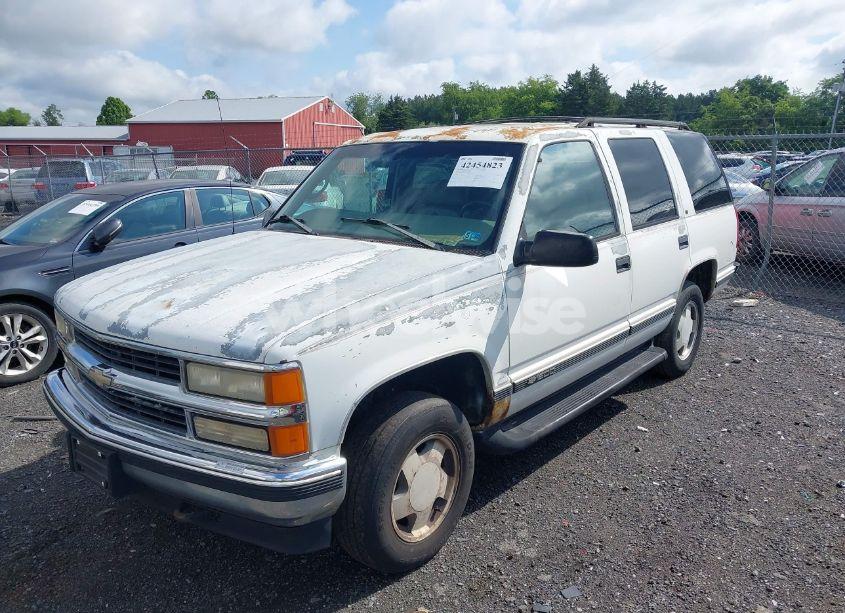 Photo 2 of 1997 Chevrolet Tahoe LS (VIN 1GNEK13RXVJ333220)