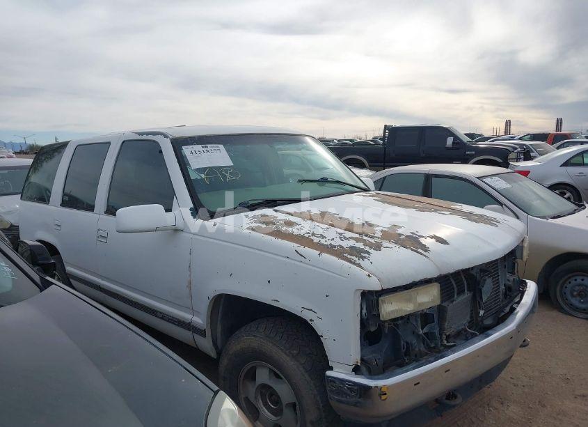 1997 Chevrolet Tahoe LS (VIN 1GNEK13RXVJ389741) main photo