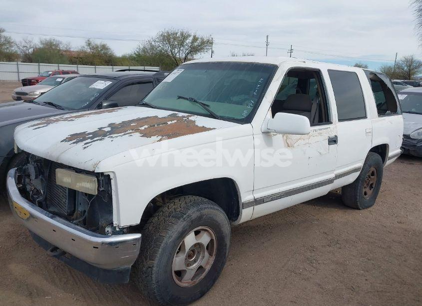Photo 2 of 1997 Chevrolet Tahoe LS (VIN 1GNEK13RXVJ389741)