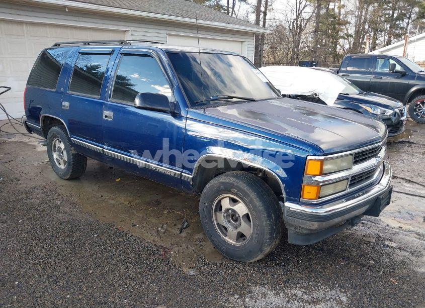 1998 Chevrolet Tahoe LS (VIN 1GNEK13RXWJ372276) main photo