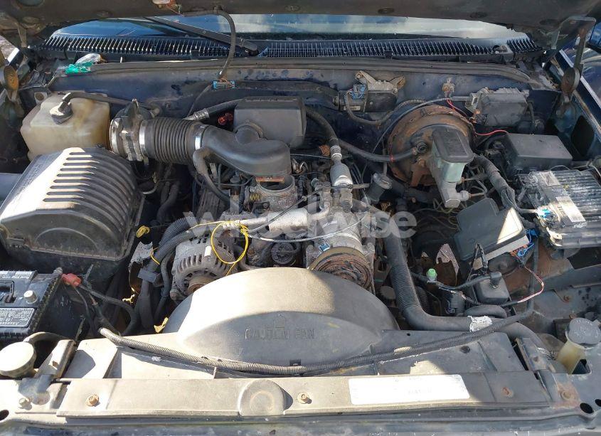 Photo 10 of 1998 Chevrolet Tahoe LS (VIN 1GNEK13RXWJ372276)