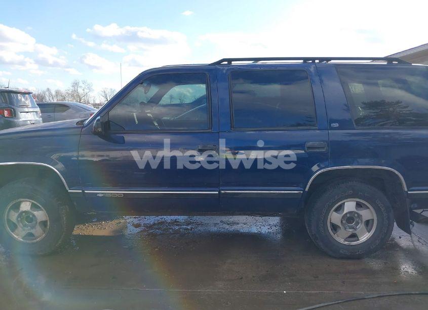 Photo 15 of 1998 Chevrolet Tahoe LS (VIN 1GNEK13RXWJ372276)