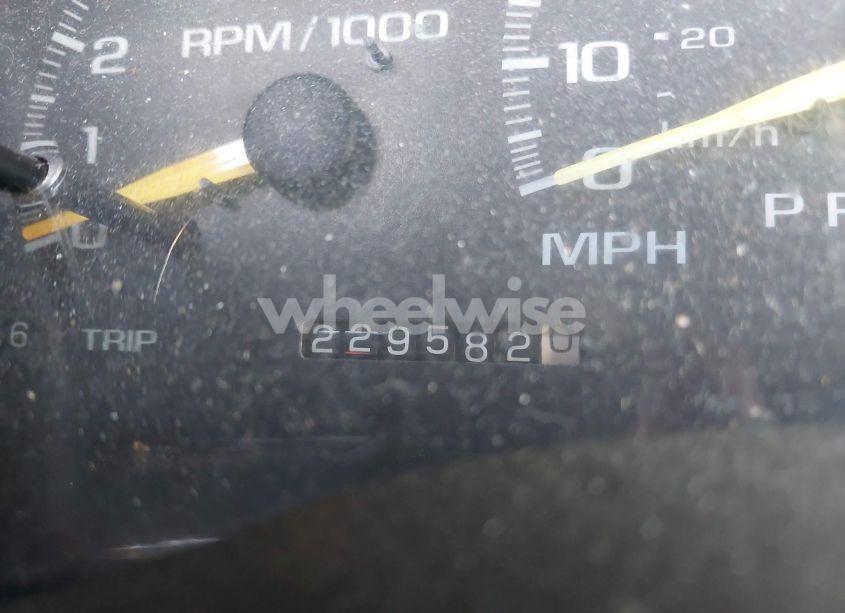 Photo 16 of 1998 Chevrolet Tahoe LS (VIN 1GNEK13RXWJ372276)