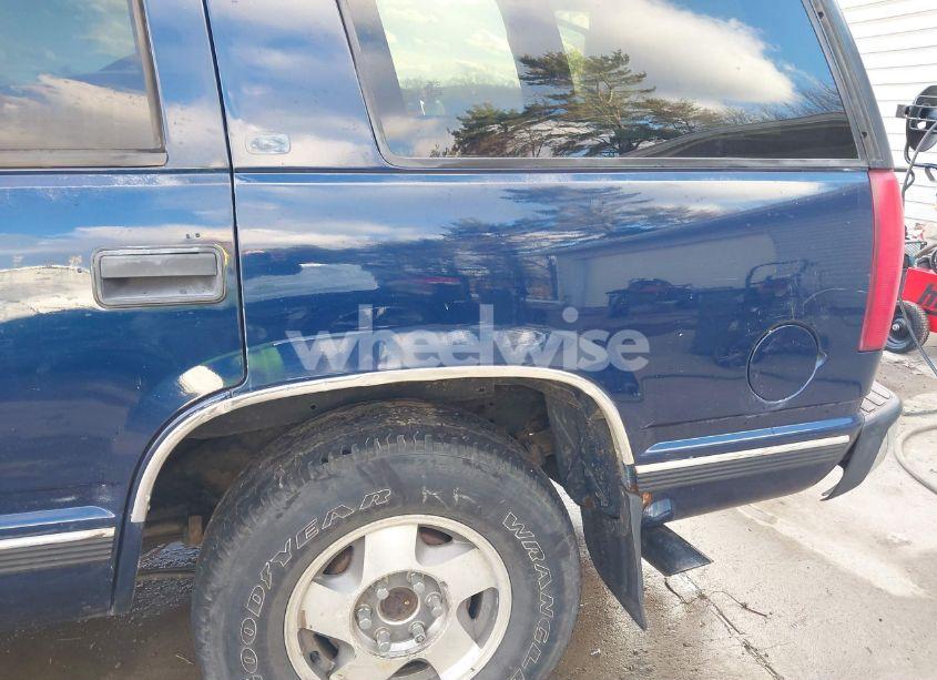 Photo 18 of 1998 Chevrolet Tahoe LS (VIN 1GNEK13RXWJ372276)