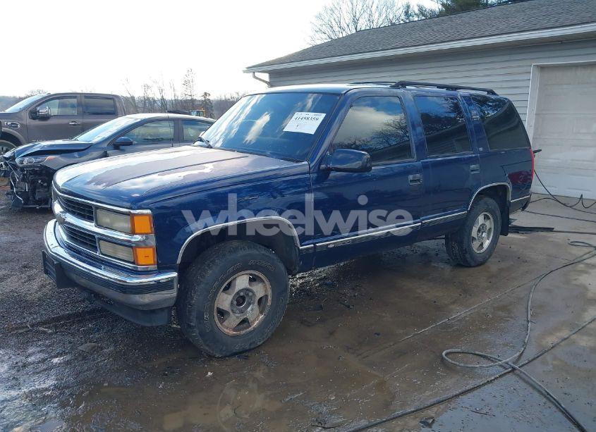 Photo 2 of 1998 Chevrolet Tahoe LS (VIN 1GNEK13RXWJ372276)