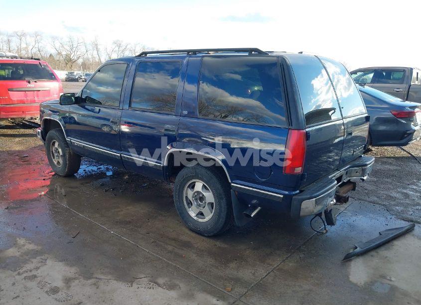 Photo 3 of 1998 Chevrolet Tahoe LS (VIN 1GNEK13RXWJ372276)