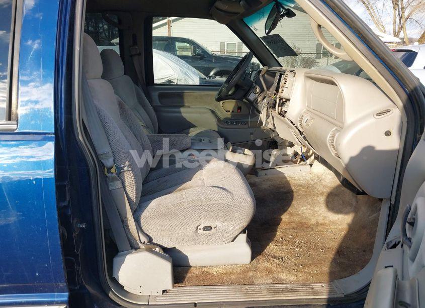 Photo 5 of 1998 Chevrolet Tahoe LS (VIN 1GNEK13RXWJ372276)