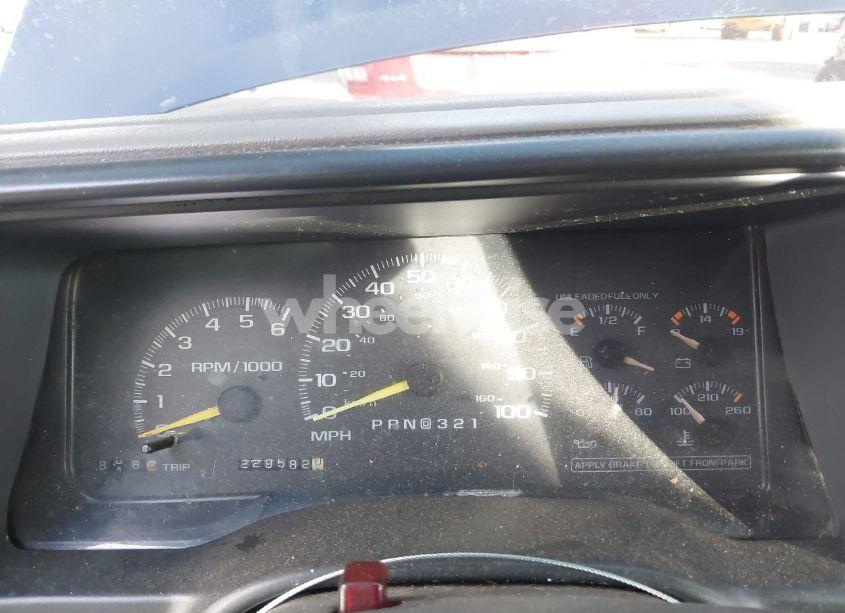 Photo 7 of 1998 Chevrolet Tahoe LS (VIN 1GNEK13RXWJ372276)