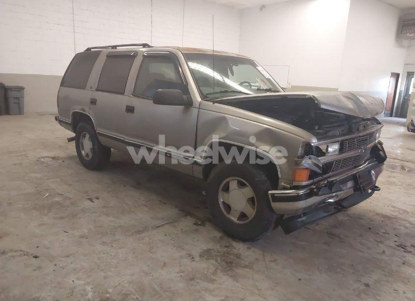 1999 Chevrolet Tahoe LS (VIN 1GNEK13RXXJ461315) main photo