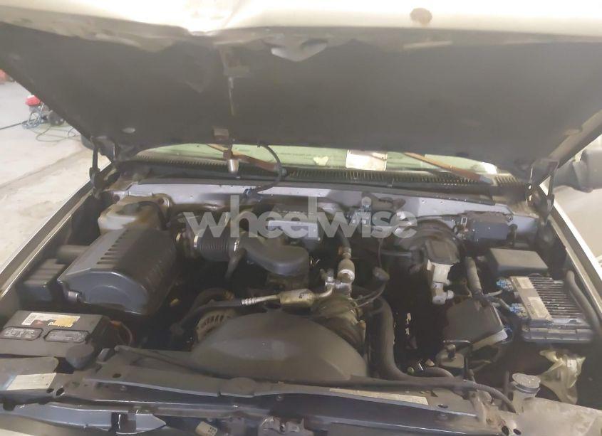 Photo 10 of 1999 Chevrolet Tahoe LS (VIN 1GNEK13RXXJ461315)