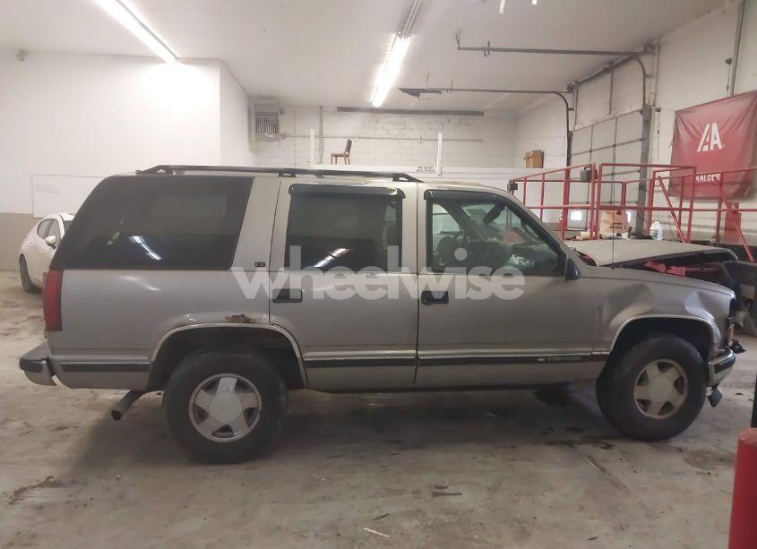 Photo 13 of 1999 Chevrolet Tahoe LS (VIN 1GNEK13RXXJ461315)
