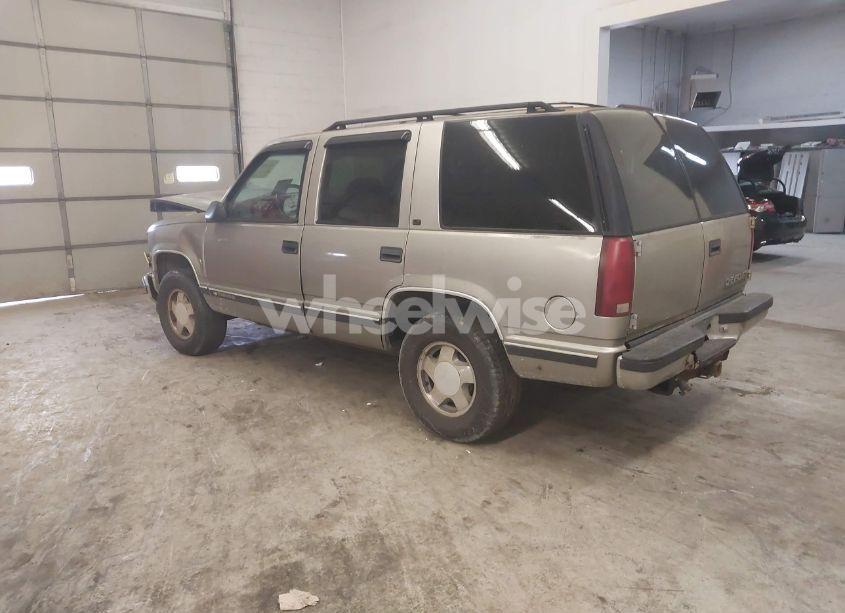 Photo 3 of 1999 Chevrolet Tahoe LS (VIN 1GNEK13RXXJ461315)