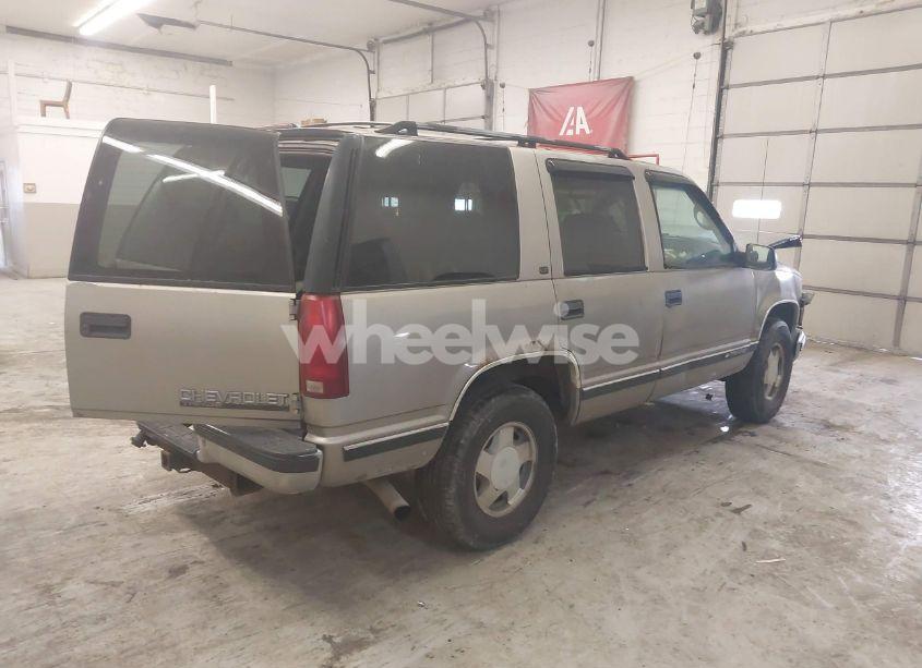 Photo 4 of 1999 Chevrolet Tahoe LS (VIN 1GNEK13RXXJ461315)