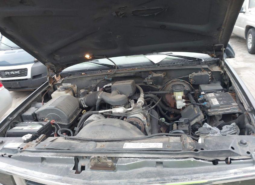 Photo 10 of 1999 Chevrolet Tahoe LS (VIN 1GNEK13RXXJ478731)