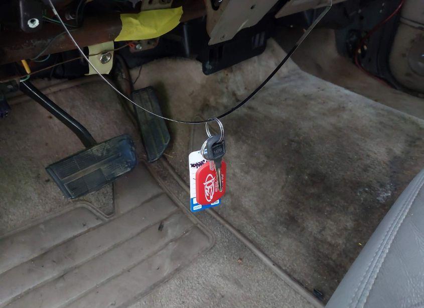 Photo 11 of 1999 Chevrolet Tahoe LS (VIN 1GNEK13RXXJ478731)