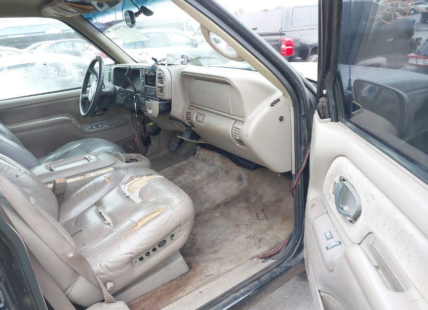 Photo 5 of 1999 Chevrolet Tahoe LS (VIN 1GNEK13RXXJ478731)