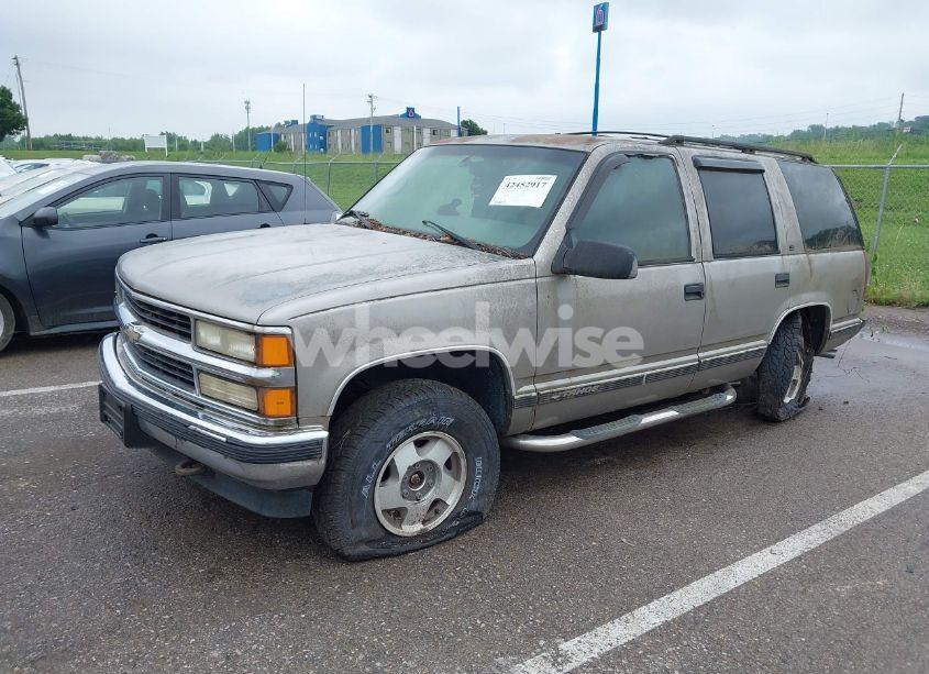 Photo 2 of 1999 Chevrolet Tahoe LS (VIN 1GNEK13RXXJ494072)
