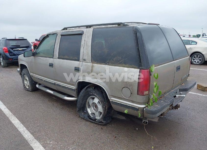 Photo 3 of 1999 Chevrolet Tahoe LS (VIN 1GNEK13RXXJ494072)